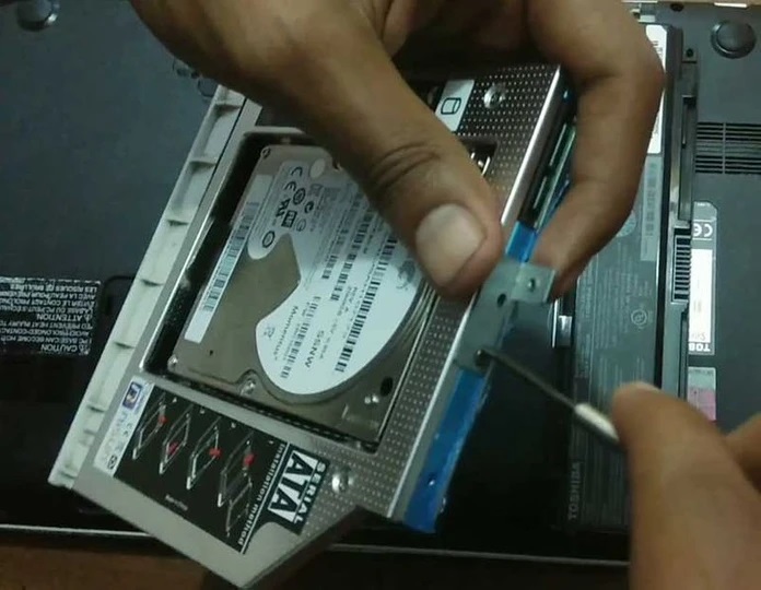 قرار دادن هارد SSD به جای DVD رایتر لپ تاپ 